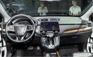 Nội thất Honda CR-V 2018-2019 7 chỗ tại Việt nam khá tươm tất với màn hình DVD 7inch.