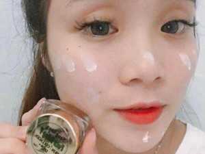 Kem dưỡng trắng da chống nắng