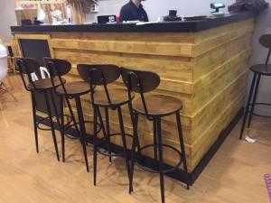 Ghế quầy bar chân sắt đẹp
