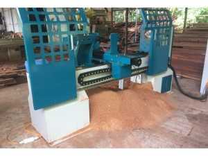 Máy tiện gỗ tự động CNC