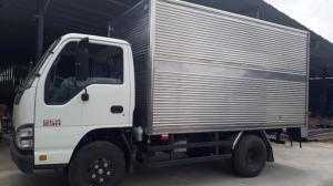 Xe Tải Isuzu 1.4 Tấn Thùng Kín trang bị cabin rộng rãi, tiện nghi.