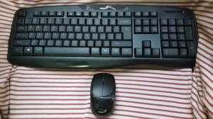 Combo chuột và bàn phím ko dây Genius KB-8000X