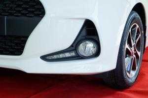 Xe Hyundai I10 số tự động màu trắng, xe giao ngay, nhiều ưu đãi