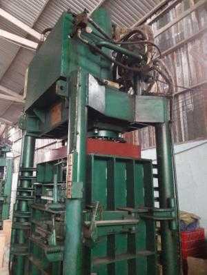 Bán 02 máy ép kiện loại lớn