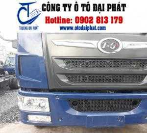 Đèn chiếu sáng và đèn hỗ trợ đều tích hợp vào cảng trước. Sử dụng bóng halogen cho cả 3 đèn: pha, cót, cảng. Xi nhan và đèn demi tích hợp vào cụm đèn chính tạo thuận lơi trong việc di chuyển vào ban đem và thời tiết xấu.