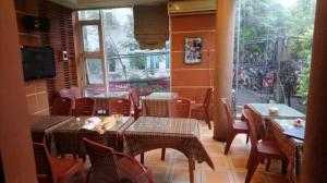 Bán nhà 2 mặt phố, lô góc, kd nhất phố 50m, 5 tầng, Nghĩa Tân, Cầu Giấy.