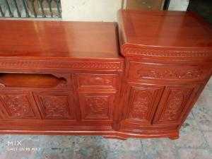Kệ tivi kiểu cánh cong gỗ hương đá