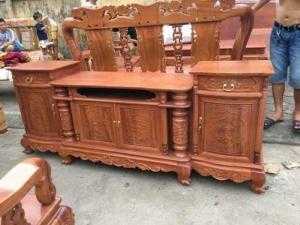 Kệ Tivi Kiểu Cột Nho Gỗ Gõ Đỏ
