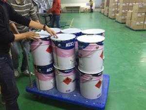 Thi công sơn epoxy sàn vinyl