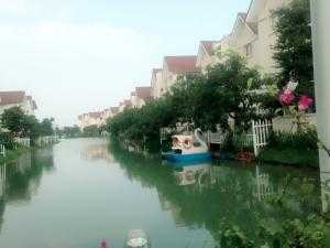 Biệt thự ven sông Vinhomes Riverside, 260m2 full đồ cao cấp CĐT