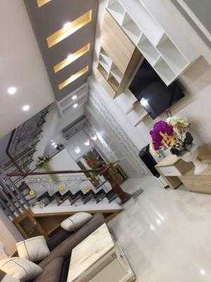 Nhà SHR, DT:4x17m,1Tr, 2L, 4PN, 5VS, tặng phun nội thất, Đường Thạnh Lộc 41, Q12