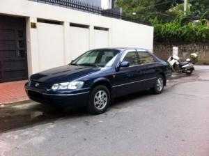 Cần bán xe Toyota Camry 2000 xanh vỏ dưa