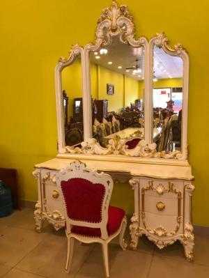 Bàn phấn trang điểm cổ điển