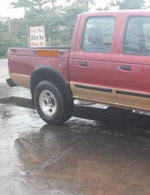Cần bán xe Ford Ranger 2001 số sàn màu đỏ