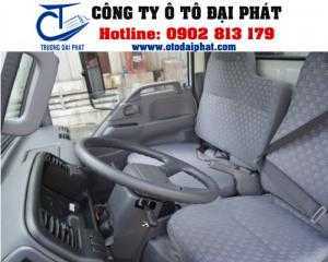 Ghế trong cabin được bọc vải cao cấp có màu sắc sang trọng, sạch sẽ thấm hút tốt giúp người dùng cảm giác thoải mái khi điều khiển trên đường dài.