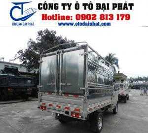Xe có kích thước thùng dài 2600 x 1600 x 1310/1620 mm thuận tiện cho việc chuyên chở hàng hóa của khách hàng.
Xe tải cabin đơn Trường Giang T3 810Kg có thiết kế nội thất vô cùng sang trọng với phong cách thể thao và vô cùng tiện nghi với nhiều tiện ích: hệ thống giải trí hiện dại, âm thanh sống động; hệ thống điều hòa mát lạnh,… giúp không gian bên trong cabin thật sự trở nên thoải mái và tiện nghi hơn bao giờ hết khi di chuyển trên đường dài