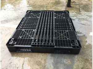 Pallet nhựa cũ 1300x1100x130mm.Hàn Mới 99% (balet, palet, ba lét, pa lét)