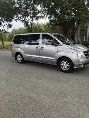 Bán Hyundai Starex 2.5MT số sàn máy dầu 9 chỗ màu ghi xám nhập Hàn Quốc 2015 biển Sài Gòn lăn bánh 62000km