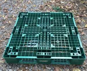 Pallet nhựa cũ 1100x1100x150mm.Hàn. Mới 95%