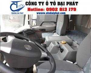 Xe tải 4 chân Dongfeng Hoàng Huy 18 tấn có thiết kế nội thất vô cùng sang trọng và đầy đủ tiện nghi thoải mái cho 2 người lái và 1 giường năm phía sau tiện lợi để nghỉ ngơi. Nội thất với tông màu xám ghi chủ đạo tạo cảm giác thoải mái và sạch sẽ. Ghế hơi và được bọc da cao cấp đem lại sự thoải mái nhất cho người sử dụng.