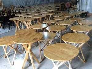 Về thiết kế của mẫu bàn cafe BCFX:
Mẫu bàn này là sự kết hợp hoàn hảo giữa sự mộc mạc của chất liệu gỗ và thiết kế mới lạ của phần chân ghế. Tất cả tạo nên một tổng thể hoàn hảo, mới lạ, giúp bạn thu hút nhiều sự chú ý của khách hàng.