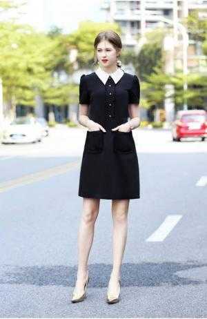 + Màu sắc: Đen
+ Chất liệu: Tuyết mưa
+ Size M: Dài 88cm, Ngực: 84-90cm, eo: 62-70cm, mông: 86-92cm, thích hợp cho bạn nữ từ 48kg - 54kg tùy chiều cao.
+ Size L: Dài 90cm, Ngực: 90-94cm, eo: 72-76cm, mông: 92-96cm, thích hợp cho bạn nữ từ 55kg - 58kg tùy chiều cao.
+ Size XL: Dài 92cm, Ngực: 96-98cm, eo: 76-80cm, mông: 94-98cm, thích hợp cho bạn nữ từ 60kg- 68kg tùy chiều cao.