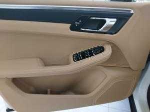 Bán Porscher Macan model 2016 màu trắng