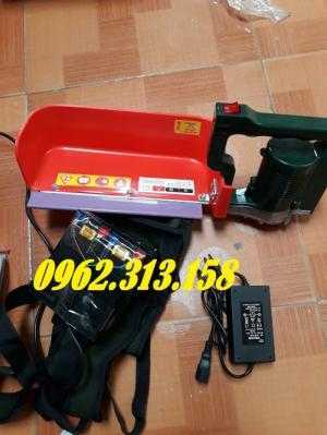 Máy hái chè mini cầm tay chạy pin ắc quy giá rẻ
