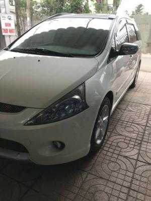 Bán xe Mitsubishi Grandis 2006 số tự động màu trắng cực đẹp