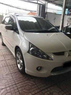 Bán xe Mitsubishi Grandis 2006 số tự động màu trắng cực đẹp