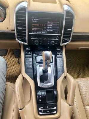 Bán Porsche Cayenne model 2012 màu trắng