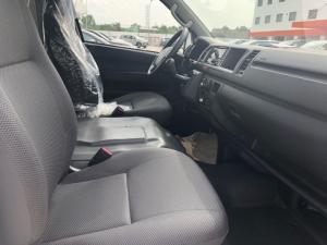 Toyota Hiace 15 Chỗ Nhập Khẩu Thái Lan Có Xe Giao Ngay
