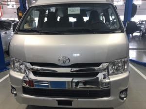 Toyota Hiace 3.0L số sàn 15 chỗ màu bạc giao ngay