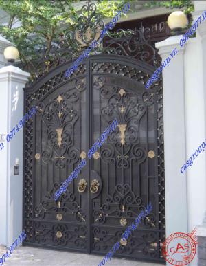 Cửa cổng sắt mỹ thuật cao cấp 03