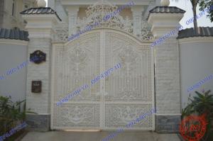 Cửa cổng sắt mỹ thuật TP HCM được tuyển chọn cho công trình phong cách Tây Âu
