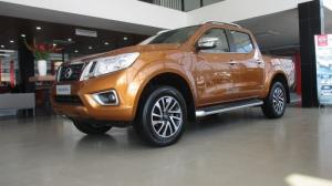 Nissan Navara VL 2.5 AT 4WD 2018 (Xe nhập khẩu, 2 cầu số tự động, Màu cam)