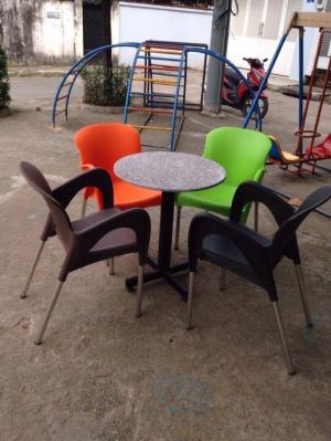 Thanh lý gấp 45 bộ bàn ghế nhựa đúc giá rẻ