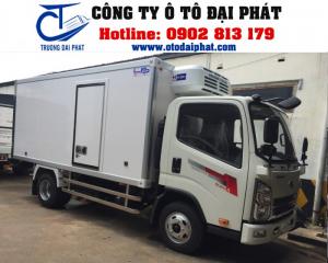 Xe tải đông lạnh Teraco 240L có thiết kế sang trọng và vô cùng bắt mắt. Cabin có thiết kế đầu vuông isuzu vô cùng mạnh mẽ, sở hữu 2 tông màu chỉ đạo: Trắng – xanh dương cá tính. Lưới tản nhiệt mạ Crom sang trọng kết hợp với cản trước chắc chắn giúp xe lướt nhẹ nhàng khi di chuyển. Cabin được sơn với công nghệ sơn ID tĩnh điện 5 lớp (03 lớp tạo màu - phủ bóng, phủ mờ). Đảm bảo sơn bền màu không bị ăn mòn bởi hóa chất, tác nhân vật lý hay thời tiết.
