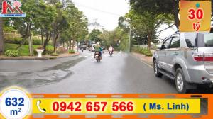 Nhà đẹp, thiết kế kiểu biệt thự sân vườn rộng, thoáng mặt tiền Lê Hồng Phong