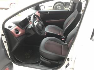 Bán Hyundai Grand i10 1.2AT sedan màu trắng số tự động sản xuất 2018 lăn bánh 4000km