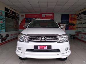 Bán xe gia đình Fortuner 2 cầu màu Trắng đời 2011