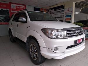 Bán xe gia đình Fortuner 2 cầu màu Trắng đời 2011