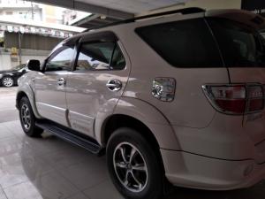Bán xe gia đình Fortuner 2 cầu màu Trắng đời 2011