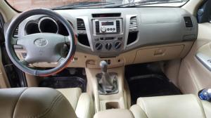 Toyota Fortuner G 2.5MT màu xám lông chuột số sàn máy dầu sản xuất 2012 biển Sài Gòn lăn bánh 89000km