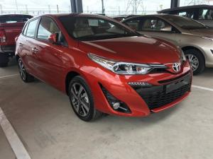 Khuyến Mãi Toyota Yaris 1.5 2018 màu cam nhập khẩu Mua Trả Góp chỉ cần 200Tr. Xe Giao Ngay