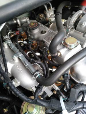 Xe Daehan 240 sử dụng động cơ Diesel Isuzu JE493ZLQ3A kim phun cơ công suất 102 Ps, dung tích xy lanh 2.771 cc, giúp xe vận hành cực kỳ bền bỉ êm ái và tiết kiệm nhiên liệu vượt trội so với các dòng xe cùng phân khúc.
