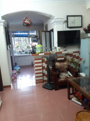Cần bán căn hộ tập thể, ngõ 120 Hoàng Quốc Việt, Cầu Giấy, 55m2, 2 phòng ngủ, tầng 3, giá hợp lý