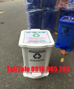 Thùng rác màu trắng 15 lít y tế