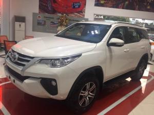 FORTUNER 2.4G số sàn màu trắng máy dầu