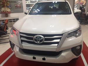 FORTUNER 2.4G số sàn màu trắng máy dầu